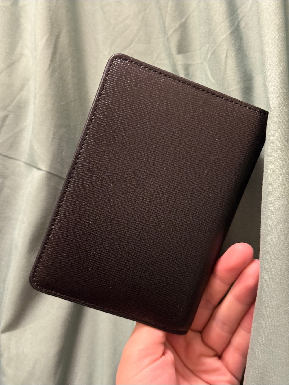 Kate Spade Passport Holder Wallet Saffiano Leather Black Gold Tone Hardware - Picture 3 of 5